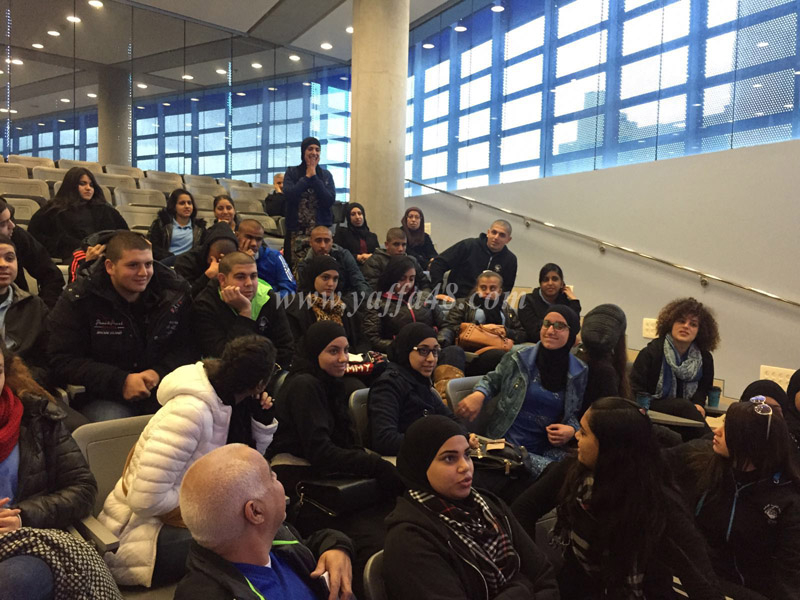 بالصور: رئيس بلدية تل أبيب يلتقي بطلاب مدرستي الثانوية الشاملة ومرساة يافا